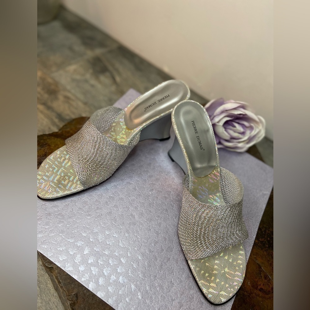 Pierre Dumas~Iridescent Insole w/Wire Mesh-Look Slide Sandal~Wedge~Silver~Size 9 - Picture 4 of 13